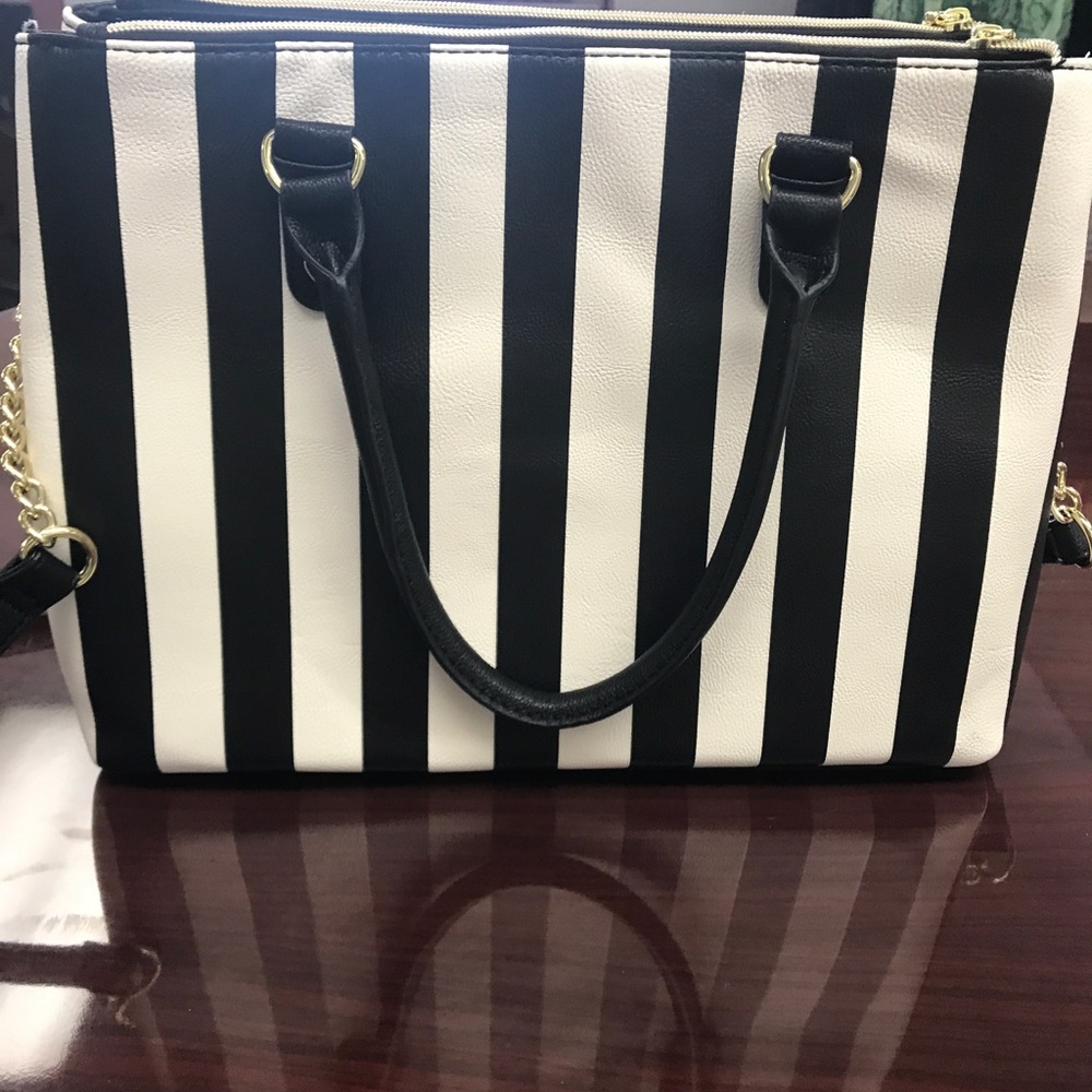 Betsey Johnson Purse - Picture 4 of 6